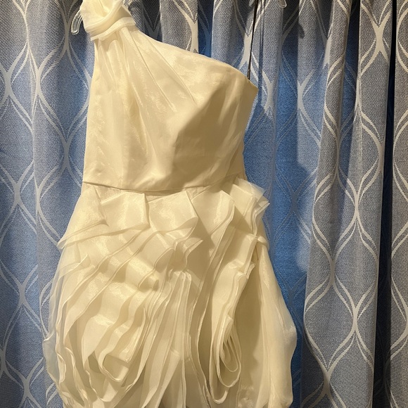 Vera Wang wedding dress or party dress - Picture 2 of 3